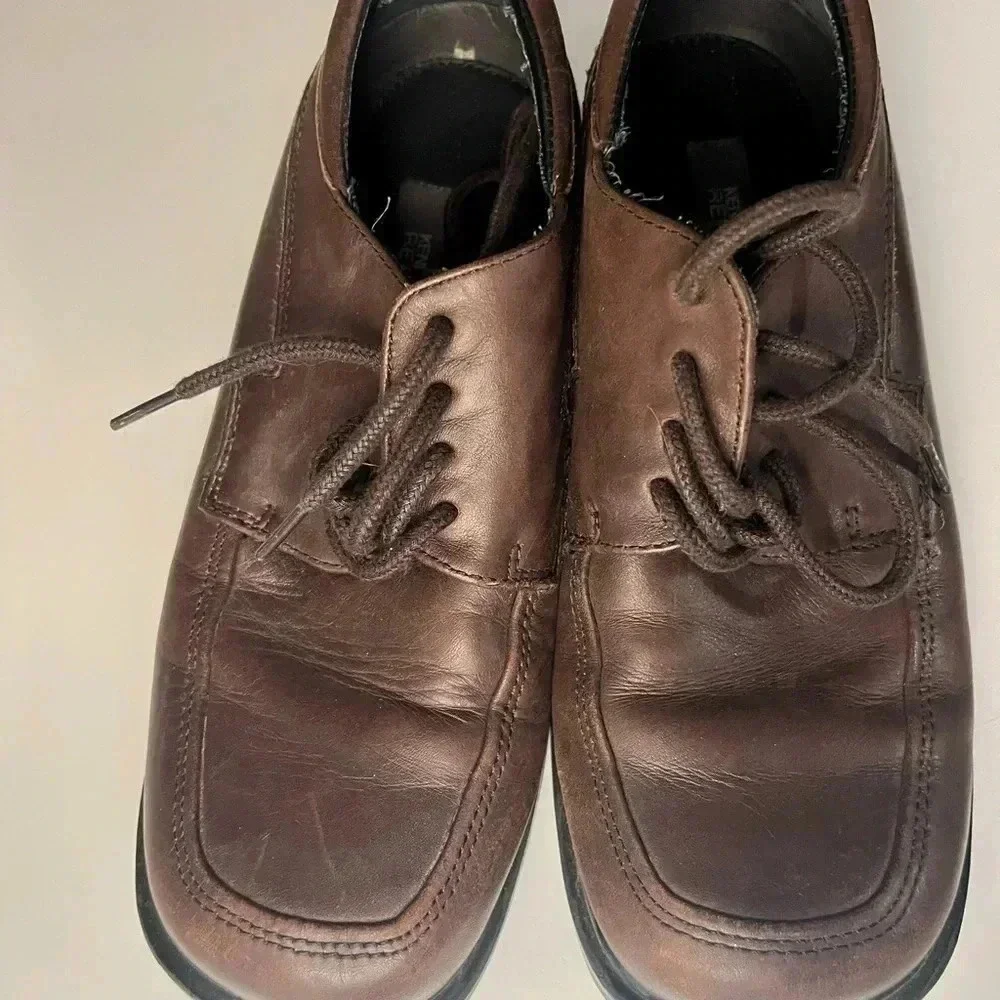 Boys size 2 leather shoes